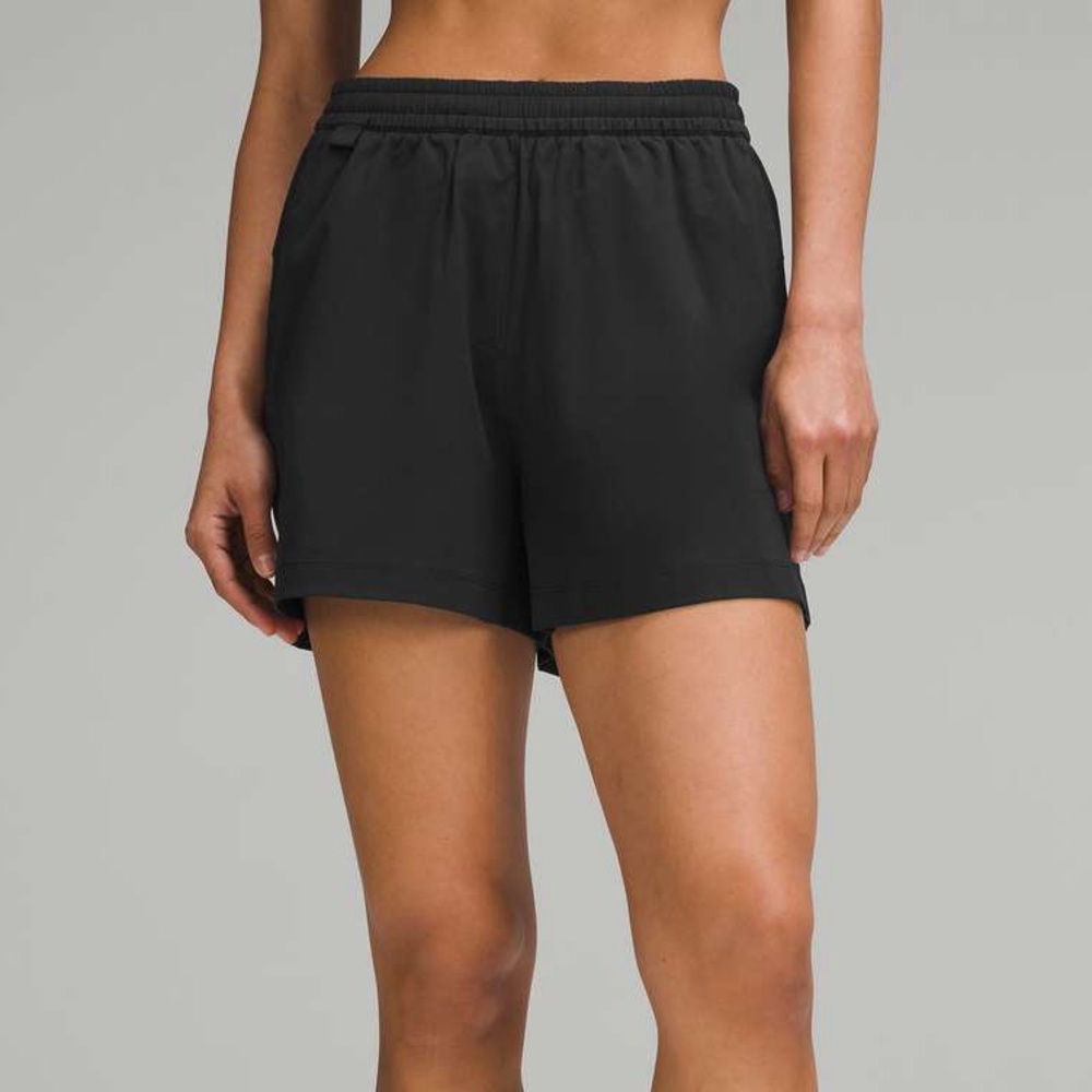 Lululemon Lightweight High-Rise Hiking Short 4"